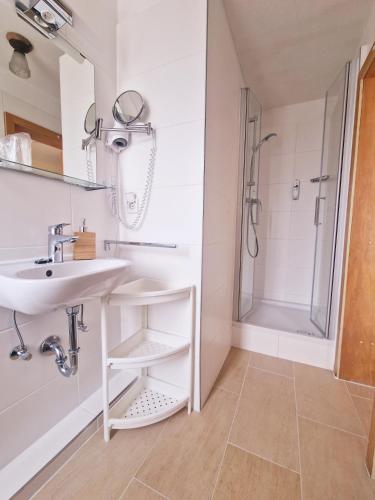 a bathroom with a sink and a shower at Hotel Elisabeth Ilse in Braunlage