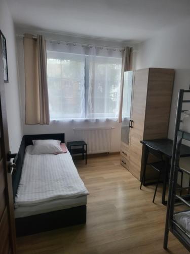 Rooms4Rest Popularna - Private rooms for tourists