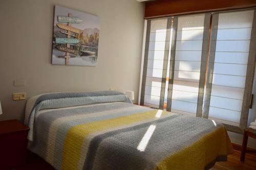Ένα ή περισσότερα κρεβάτια σε δωμάτιο στο Apartamentos Montejurra