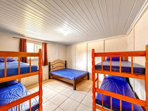 a room with three bunk beds in a house at Otima chacara c churrasq, piscina e WiFi - Ibiuna in Ibiúna