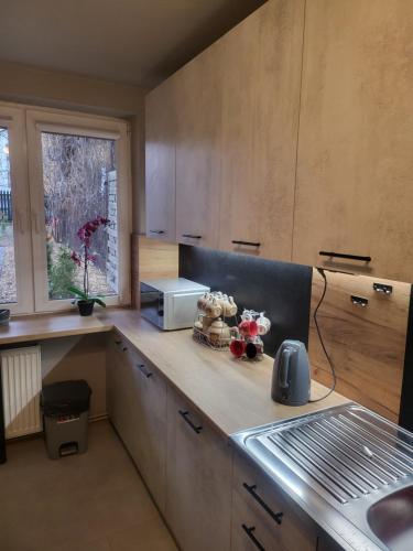 Η κουζίνα ή μικρή κουζίνα στο Rooms4Rest Popularna - Private rooms for tourists - ATR Consulting Sp, z o,o,