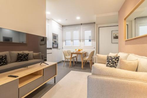Vibrant 2BR Apartment in La Latina