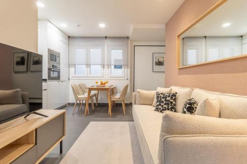 Vibrant 2BR Apartment in La Latina