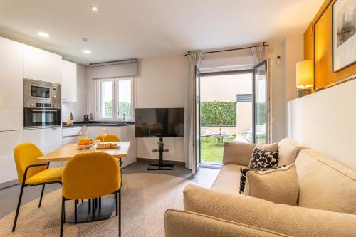 Modern 1-Bed Apartment with Private Terrace