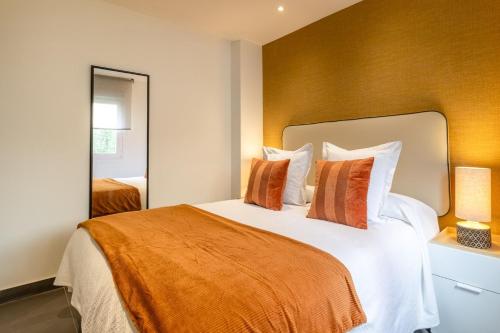 Modern 1-Bed Apartment with Private Terrace