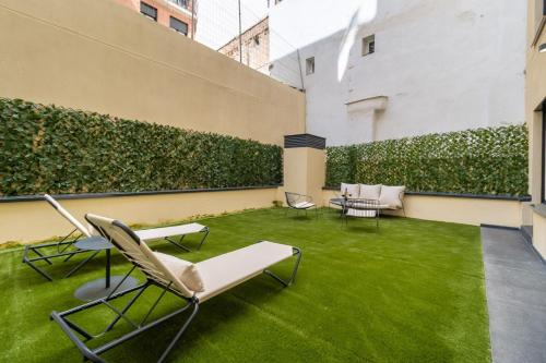 Modern 1-Bed Apartment with Private Terrace