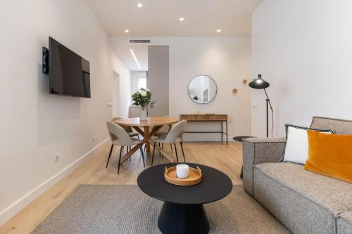 Cozy 2-Bed Apartment for 4 in Central Madrid