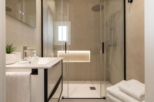 Cozy 2-Bed Apartment for 4 in Central Madrid