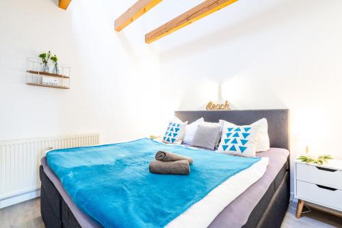 a bedroom with a bed with a stuffed animal on it at Ferienwohnung am Bug für 7 Gäste - Entspannung pur! #BugOase in Dranske