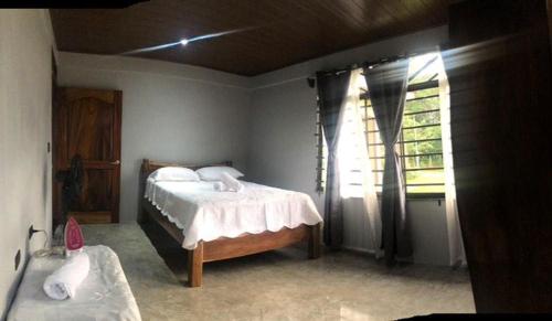 Postel nebo postele na pokoji v ubytování Casa las pavas Bijagüa