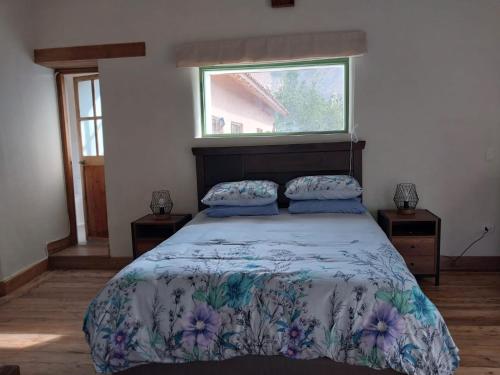 Säng eller sängar i ett rum på COR Guesthouse at Sacred Valley Urubamba Cusco