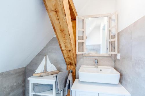 a bathroom with a sink and a window at Strand und Ferienhaus ,,INGER'' mit Terrasse in Rappin