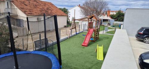 Apartman Galija 1 with free garage parking and balcony