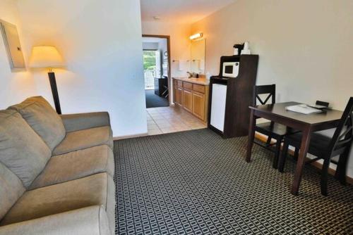 Gallery image of Nader's Motel & Suites in Ludington