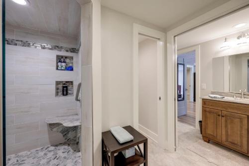 a bathroom with a walk in shower and a sink at Majestic Manor-Private Hundred Acre Yard-Pool/Spa in Lebanon