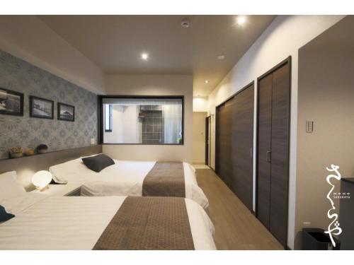 a bedroom with two beds and a window at Sakuraya - Vacation STAY 14453v in Takahara