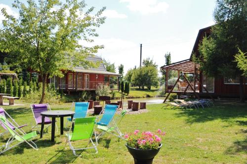 a group of chairs and a table in a yard at Sodyba Brazylija in Taraldžiai