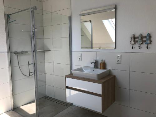 a bathroom with a sink and a shower at Auszeit im Grünen in Hopsten