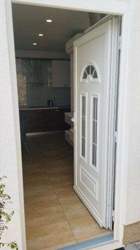 a door leading into a kitchen with a kitchenasteryasteryasteryasteryasteryasteryastery at Gabrijel Apartments Makarska 2 in Makarska