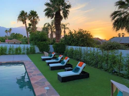 Πισίνα στο ή κοντά στο Luxury home near Palm Springs, large backyard and pool