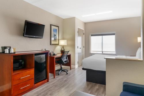 TV o dispositivi per l'intrattenimento presso Comfort Suites West Jacksonville
