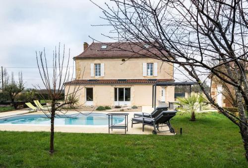 Πισίνα στο ή κοντά στο La Bastide avec piscine privée, pétanque et climatisation