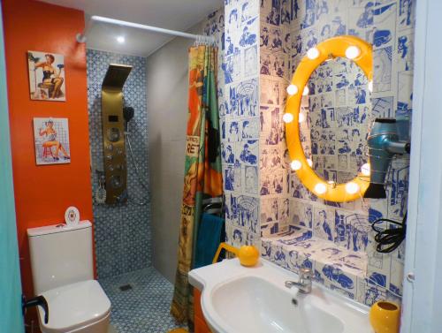 Bilik mandi di 50's Carthago Rock Experiencias Carthago Tematizadas