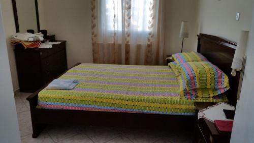 Een bed of bedden in een kamer bij Astypalaia House