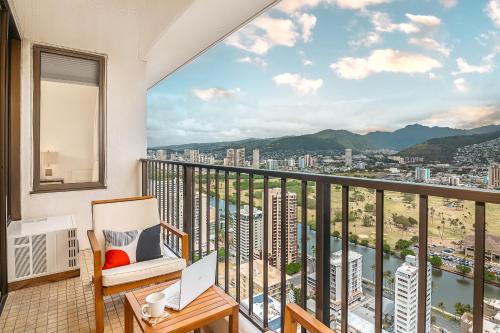 Mountain View Penthouse: Steps to Beach + Parking!_2