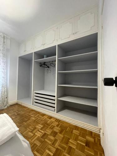 a closet with white cabinets and a wooden floor at Apartamento en Getxo. Cercano al puerto viejo in Getxo