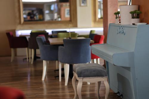 a dining room with a table and chairs at Meridiana Hotel in Novi Sad