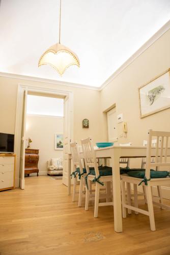 Μια τηλεόραση ή/και κέντρο ψυχαγωγίας στο Sciacca's House