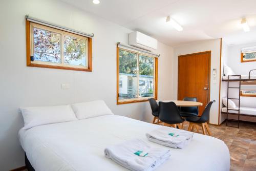 Ένα ή περισσότερα κρεβάτια σε δωμάτιο στο Echo Holiday Parks - Naracoorte