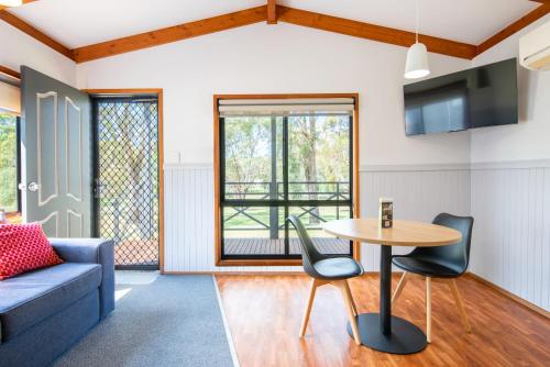 Χώρος καθιστικού στο Echo Holiday Parks - Naracoorte