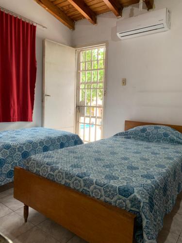 En eller flere senge i et værelse på Casa Ohana