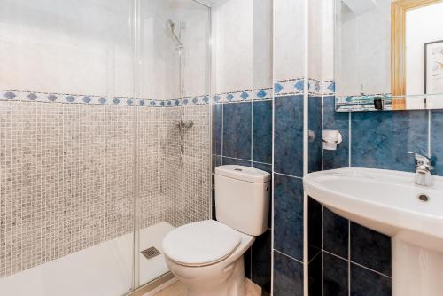 a bathroom with a toilet and a sink at Casa Del Sol in Gran Alacant