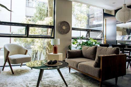 a living room with a couch and a table at MINERIA By Mr W in Mexico City
