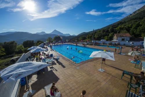 Gallery image of Uxarte -Alojamiento, restaurante y piscinas in Mondragón