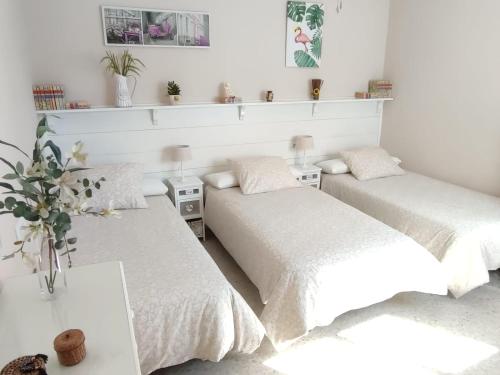 En eller flere senge i et værelse på Mina42 by 7Escalones