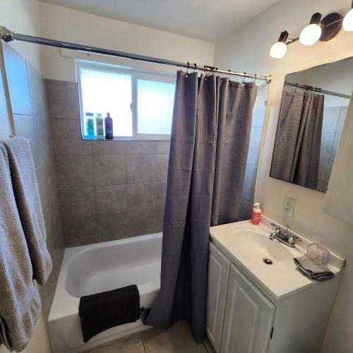 a bathroom with a tub and a sink and a window at *Msg for 5%off*2Bed1Bath KingQueenBeds MidtownPHX in Phoenix