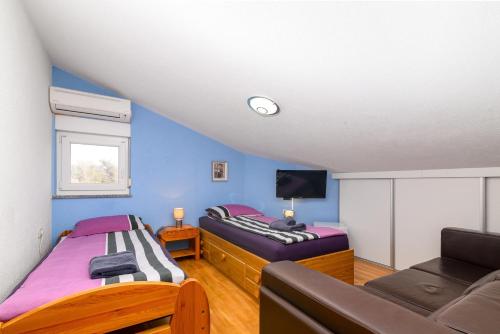 Holiday house with a parking space Medulin - 13655
