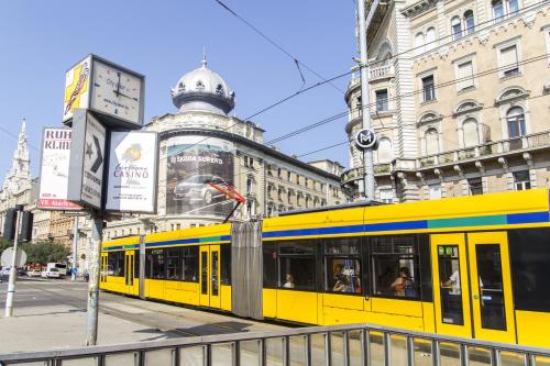 Foto de la galeria de Authentic Budapest Apartment a Budapest