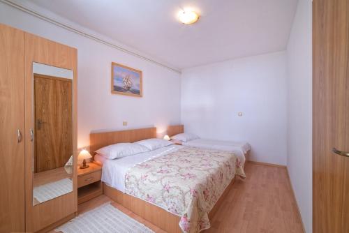 Apartments with parking space Supetarska Draga - Gonar, Rab - 22586