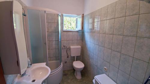 Apartments by the sea Supetar, Brac - 22673