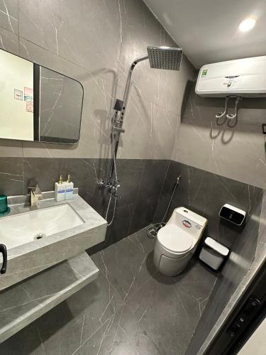 a bathroom with a toilet and a sink at Halidao Homestay in Hai Phong
