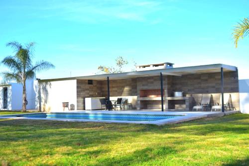 a house with a swimming pool in a yard at Cabañas La Soñada in Chilecito