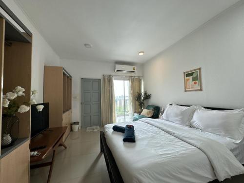 Ένα ή περισσότερα κρεβάτια σε δωμάτιο στο STAYDII serviced residence Chaengwattana