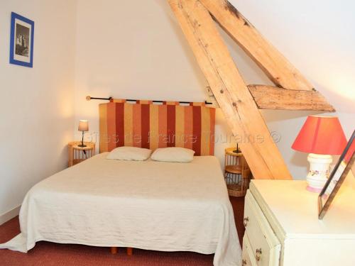 a bedroom with a bed with a wooden headboard at Charmante maison restaurée avec jardin, fibre optique et tout inclus, proche village pittoresque - FR-1-381-327 in Crissay-sur-Manse