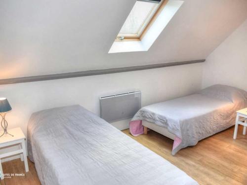 a attic bedroom with two beds and a window at Gîte Luynes, 4 pièces, 6 personnes - FR-1-381-393 in Luynes