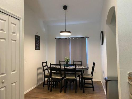 Home away from home close to parks - Pet Friendly photo 15